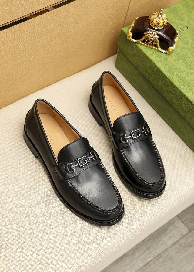 商品商标：GUCCI 古驰 休闲皮鞋 正码码数: 38-44 45订制 商品材料：精选 进口头层小牛皮鞋面+奢华五金扣，进口水染牛皮内里。强烈立体视觉效果，组合