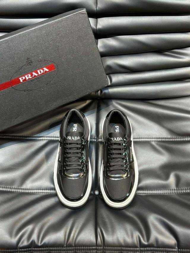 PRADA 普拉达 -高端品质 原单,鞋身空压品牌logo，大底：超轻TPU发泡 橡胶；双色成型大底,超高品控 做工精细：凸显 高端 贵气 档次 38-44 4