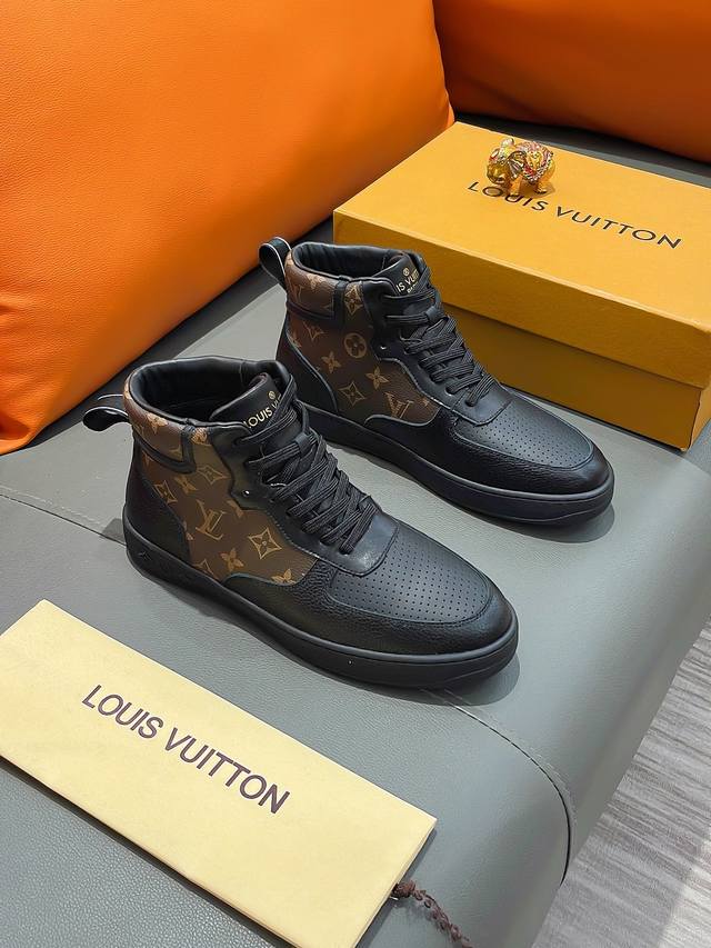 商品名称：Louis Vuitton 路易 威登 正规码数: 38-44 高帮鞋 商品材料：精选 牛皮鞋面，舒适牛皮内里；原厂大底。