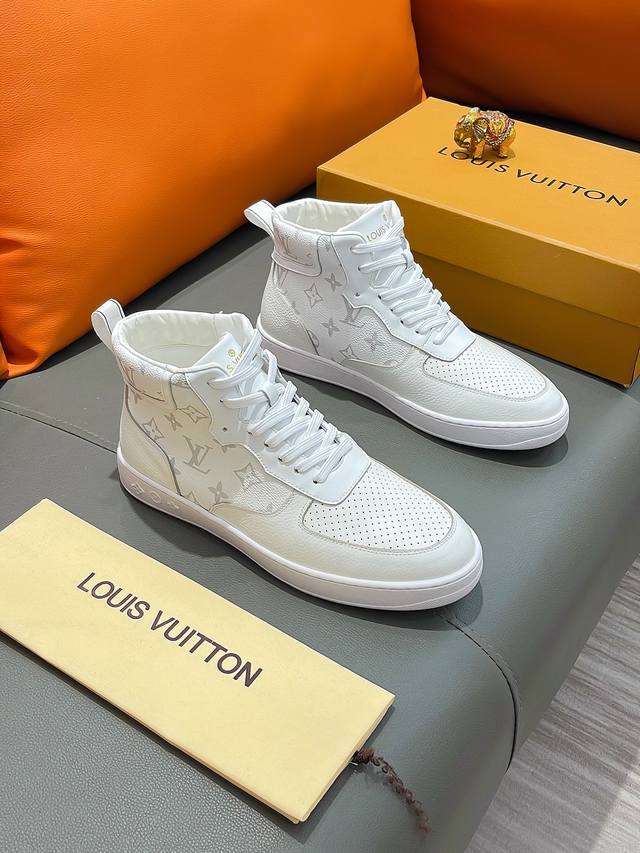 商品名称：Louis Vuitton 路易 威登 正规码数: 38-44 高帮鞋 商品材料：精选 牛皮鞋面，舒适牛皮内里；原厂大底。