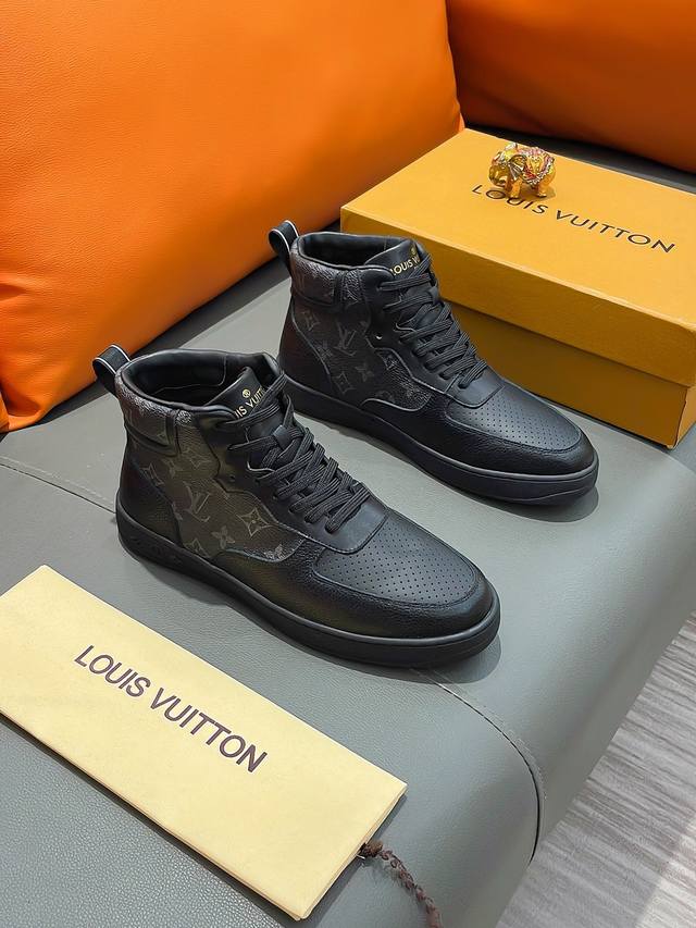 商品名称：Louis Vuitton 路易 威登 正规码数: 38-44 高帮鞋 商品材料：精选 牛皮鞋面，舒适牛皮内里；原厂大底。