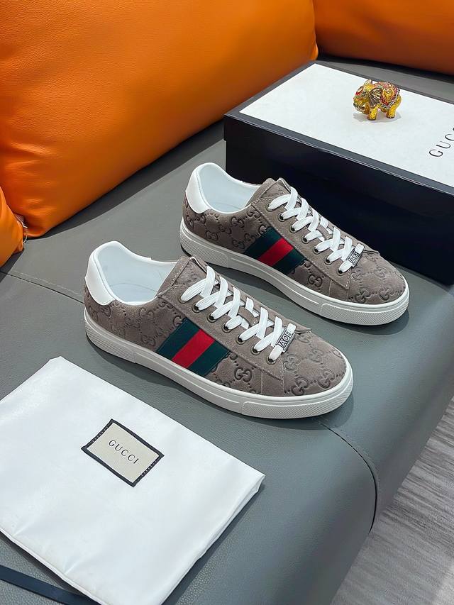 商品名称：Gucci 古驰 正规码数: 38-44 休闲鞋 商品材料：精选 牛皮鞋面，柔软羊皮内里；原厂大底。