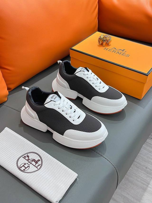 商品名称：Hermes 爱马仕 正规码数: 38-44 休闲鞋 商品材料：精选 透气飞织鞋面，舒适羊皮内里；原厂大底。