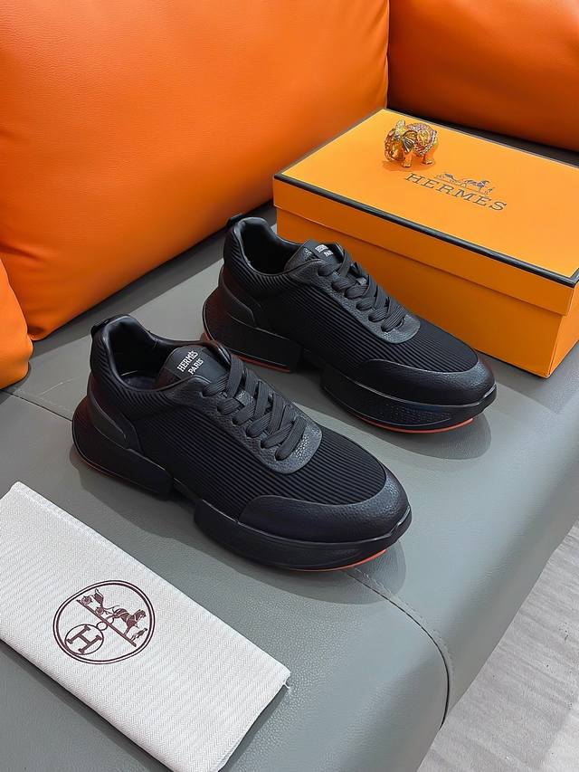 商品名称：Hermes 爱马仕 正规码数: 38-44 休闲鞋 商品材料：精选 透气飞织鞋面，舒适羊皮内里；原厂大底。