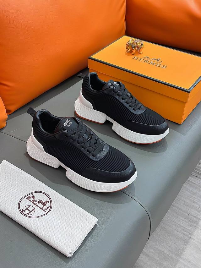 商品名称：Hermes 爱马仕 正规码数: 38-44 休闲鞋 商品材料：精选 透气飞织鞋面，舒适羊皮内里；原厂大底。