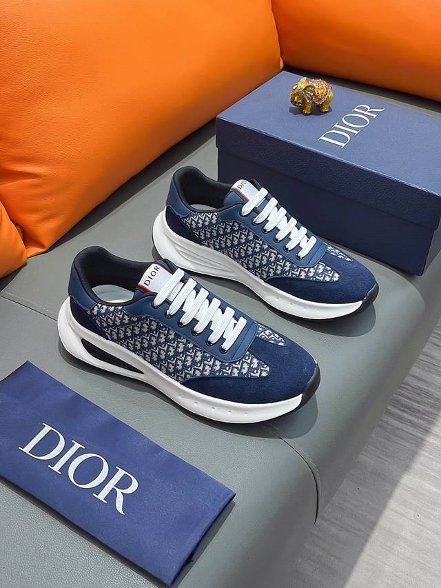 商品名称：Dior 迪奥 正规码数: 38-44 休闲鞋 商品材料：精选 牛皮鞋面，柔软羊皮内里；原厂大底。