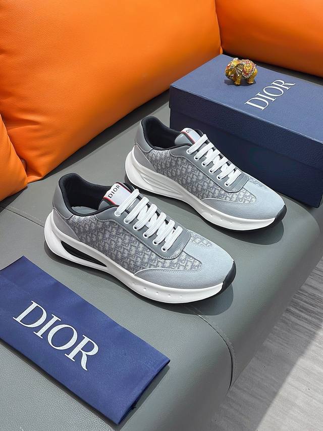 商品名称：Dior 迪奥 正规码数: 38-44 休闲鞋 商品材料：精选 牛皮鞋面，柔软羊皮内里；原厂大底。