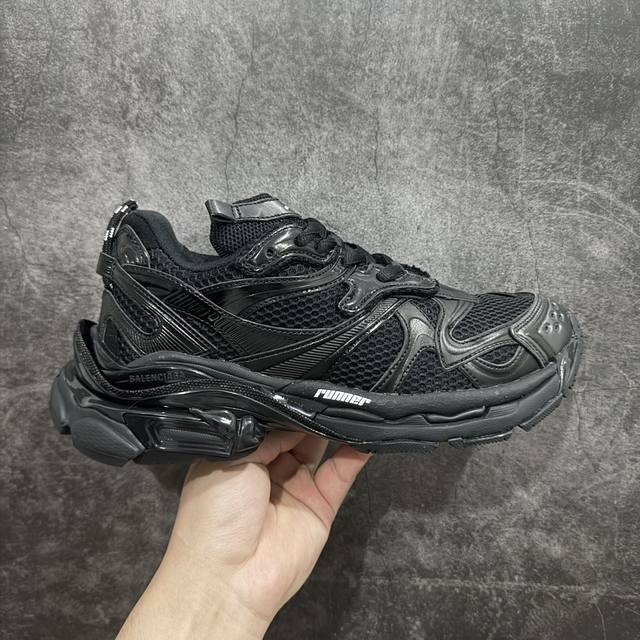 巴黎世家 七代加强 Balenciaga 巴黎7.0 巴黎世家 最新配色潮流复古休闲鞋 通过溢胶、做旧、缝线等细节， 展示了设计师 Demna 的运动鞋风格，