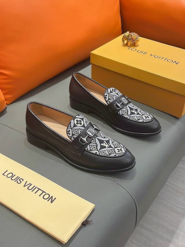 商品名称：Louis Vuitton 路易 威登 正规码数: 38-44 西装鞋 商品材料：精选 头层牛皮鞋面，柔软羊皮内里；原厂大底。