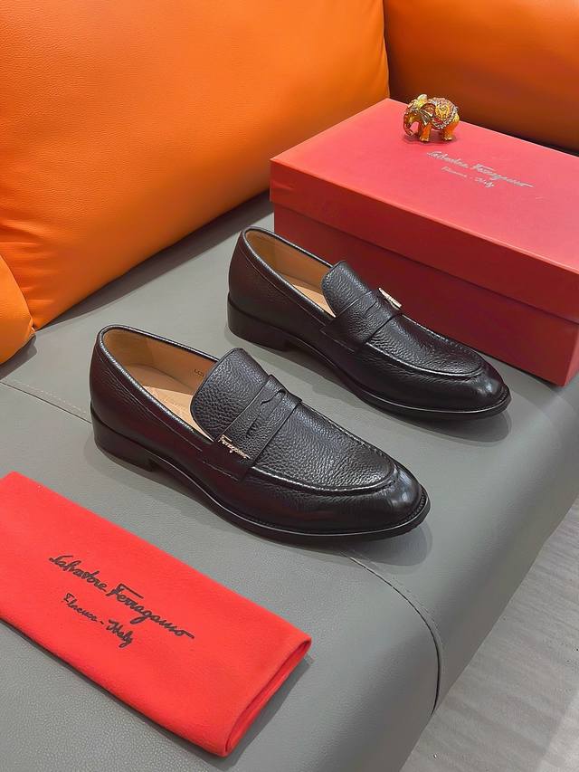 商品名称：Ferragamo 菲拉格慕 正规码数: 38-44 西装鞋 商品材料：精选 头层牛皮鞋面，进口羊皮内里；原厂大底。