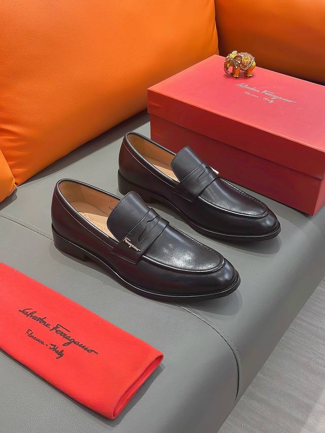 商品名称：Ferragamo 菲拉格慕 正规码数: 38-44 西装鞋 商品材料：精选 头层牛皮鞋面，进口羊皮内里；原厂大底。