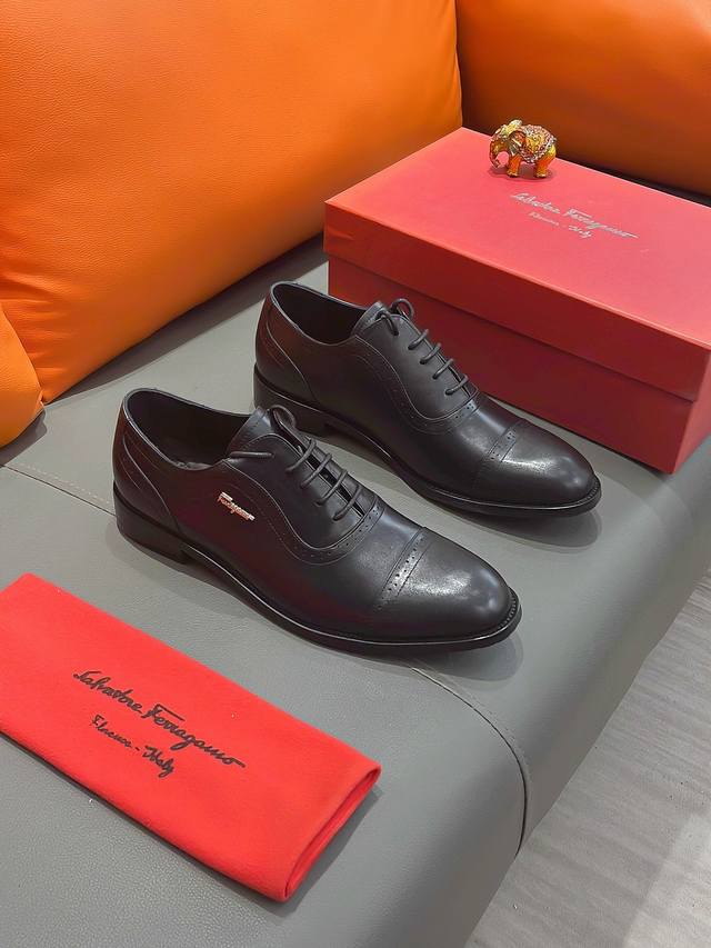 商品名称：Ferragamo 菲拉格慕 正规码数: 38-44 西装鞋 商品材料：精选 头层牛皮鞋面，进口羊皮内里；原厂大底。