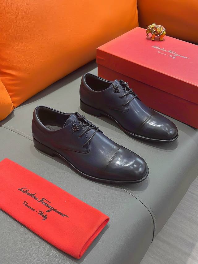 商品名称：Ferragamo 菲拉格慕 正规码数: 38-44 西装鞋 商品材料：精选 头层牛皮鞋面，进口羊皮内里；原厂大底。