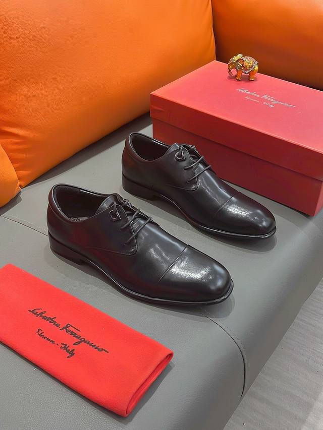 商品名称：Ferragamo 菲拉格慕 正规码数: 38-44 西装鞋 商品材料：精选 头层牛皮鞋面，进口羊皮内里；原厂大底。