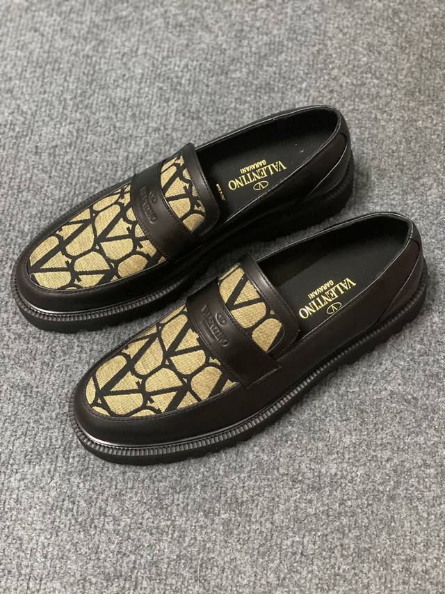 valentino 顶级p: Size:39-44 45.46 专柜原版全套包装 2024Valentino 华伦天奴 男鞋男性乐福鞋 专柜同步进口牛皮进口牛里