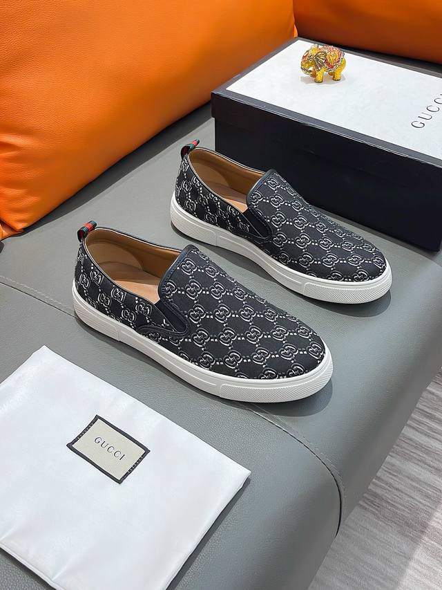 商品名称：Gucci 古驰 正规码数: 38-44 套脚鞋 商品材料：精选 牛皮鞋面，柔软羊皮内里；原厂大底。