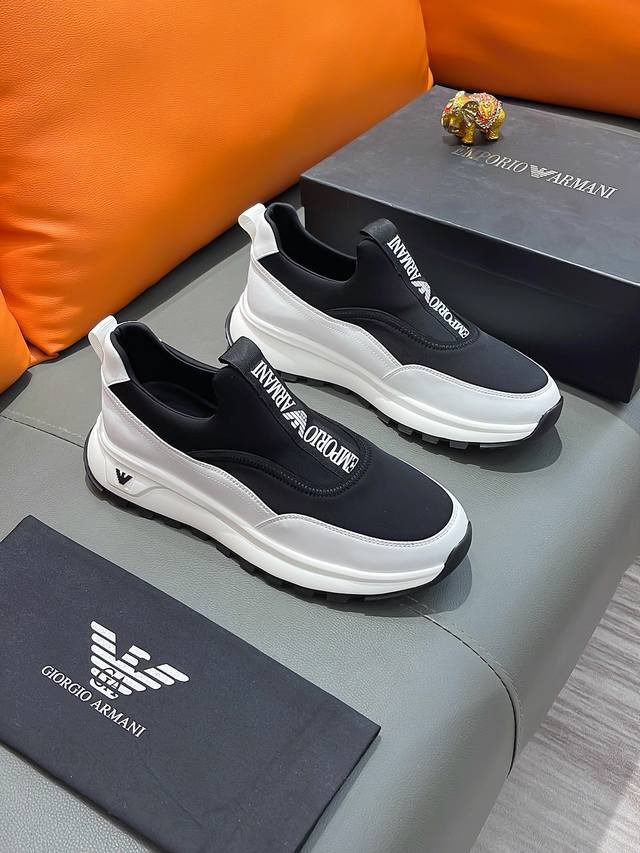 商品名称：Armani 阿玛尼 正规码数: 38-44 套脚鞋 商品材料：精选 牛皮鞋面，柔软羊皮垫脚；原厂特供大底。