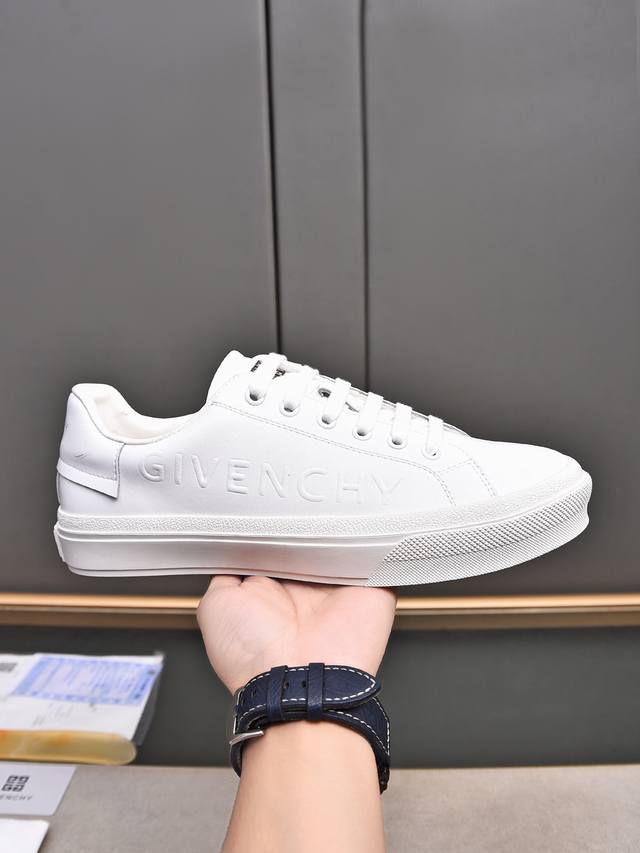 纪梵希 Givenchy 低帮 标准码：38-44； 45 46 可以定做 等级：官网同款 原单品质材料：原版小牛皮，搭配原版水染羊皮内里牛皮乳胶鞋垫 ，原版防