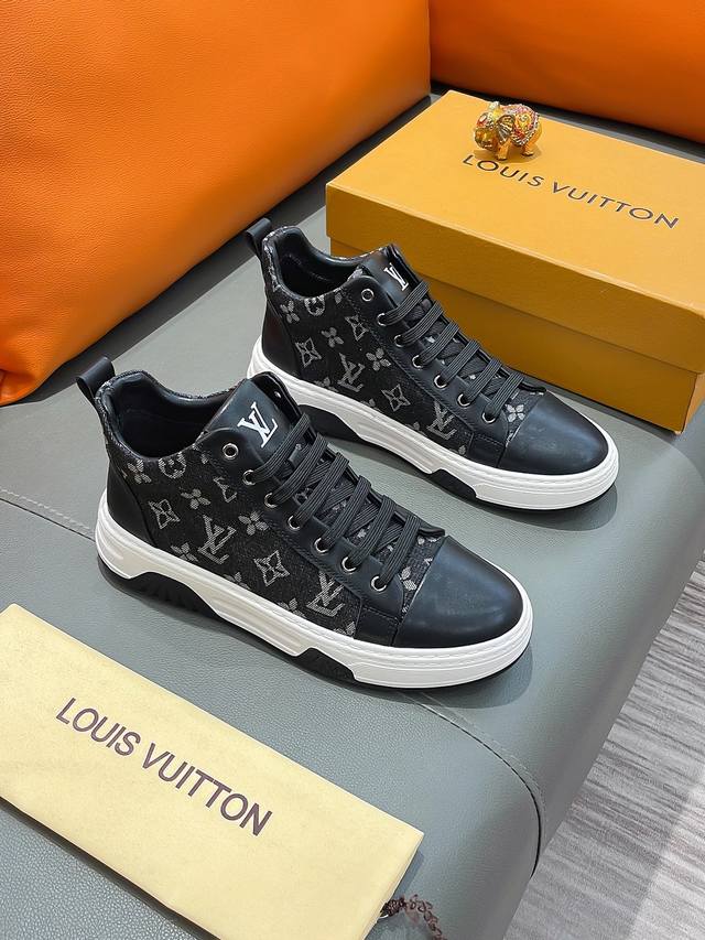 商品名称：Louis Vuitton 路易 威登 正规码数: 38-44 高帮鞋 商品材料：精选 牛皮鞋面，柔软羊皮内里；原厂大底。