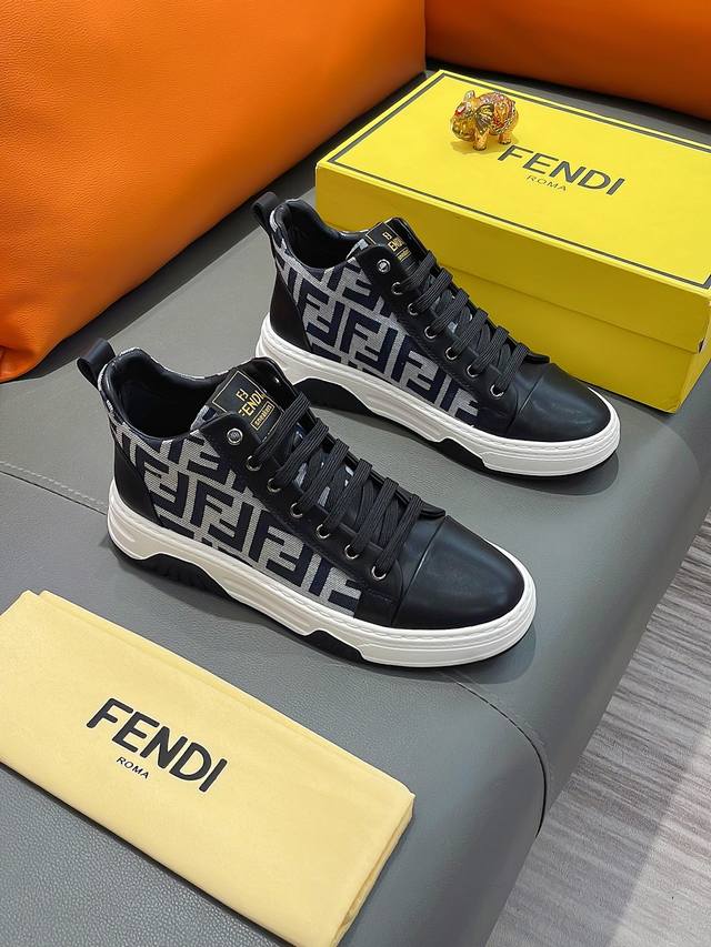 商品名称：Fendi 芬迪 正规码数: 38-44 高帮鞋 商品材料：精选 牛皮鞋面，柔软羊皮内里；原厂大底。