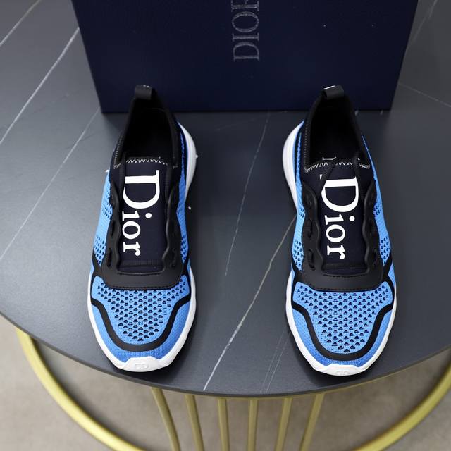 出厂价： 顶级原单 Dior 迪奥 -高端品质 原单 -鞋面：进口双层针织、鞋舌品牌塑胶logo -内里：垫脚；柔软 高韧性布匹 -大底：原版轻便耐磨 橡胶：成