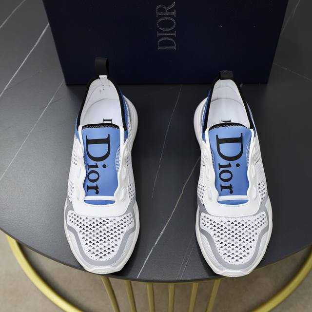 出厂价： 顶级原单 Dior 迪奥 -高端品质 原单 -鞋面：进口双层针织、鞋舌品牌塑胶logo -内里：垫脚；柔软 高韧性布匹 -大底：原版轻便耐磨 橡胶：成