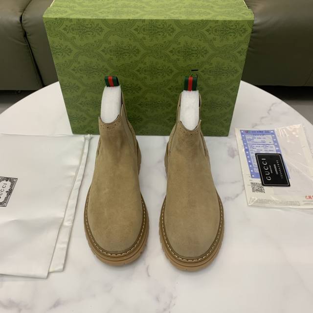 商品商标:Gucci 古奇 正码码数:38-44 37.45.46定做 商品材料: 牛里.绒里可选 G家新品马丁靴加拿大进口全头层高丝光磨砂面料 高端大气上档次