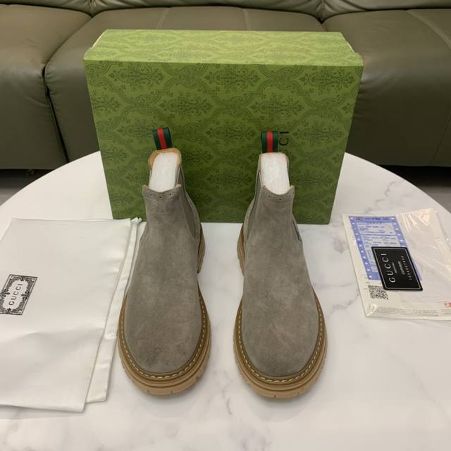 商品商标:Gucci 古奇 正码码数:38-44 37.45.46定做 商品材料: 牛里.绒里可选 G家新品马丁靴加拿大进口全头层高丝光磨砂面料 高端大气上档次