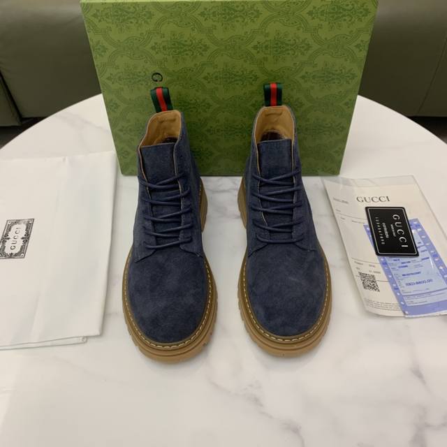 商品商标:Gucci 古奇 正码码数:38-44 37.45.46定做 商品材料:G家新品马丁靴加拿大进口全头层高丝光磨砂面料 采用3D数码工艺冲孔 高端大气上