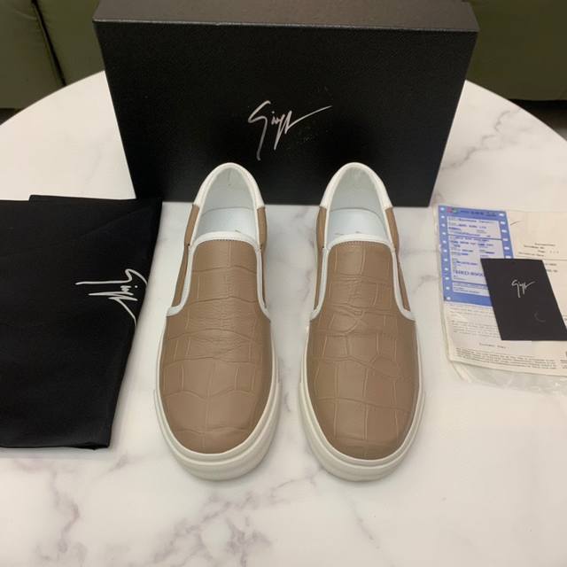 商品商标:Giuseppe Zanotti 正码码数:38-44 37.45定做 商品材料:Gz休闲男鞋，进口头层牛皮高端上档次，牛皮内里，橡胶耐磨原版大底，原