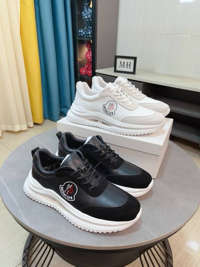 出厂价 Moncler 蒙口、官网同款 高品质男鞋 材料：定制小牛皮 网布透气内里真皮鞋垫 原版开模防滑大底款式类型：男士休闲运动鞋 系带款男鞋系列 欧美潮流风