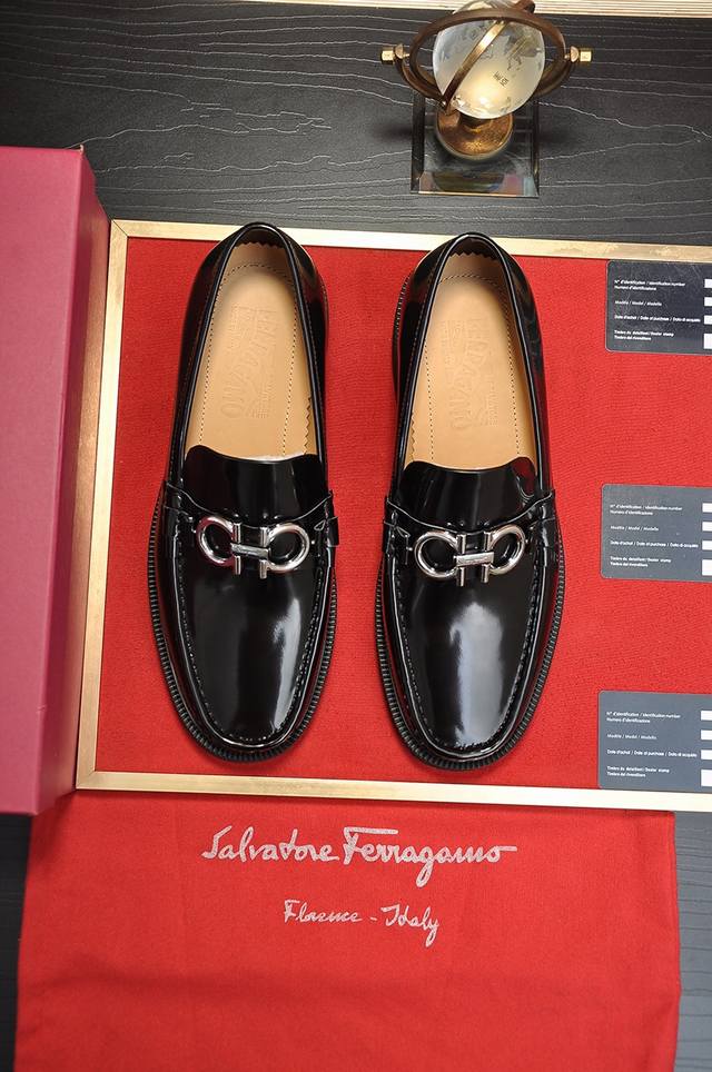 出厂价 Ferragamo 菲拉格幕 高端牛里 新款 Ferragamo* 顶级版本 菲拉格幕经典正装皮鞋！选用进口原版牛皮，内里头层舒适牛皮内里！原版耐磨橡胶