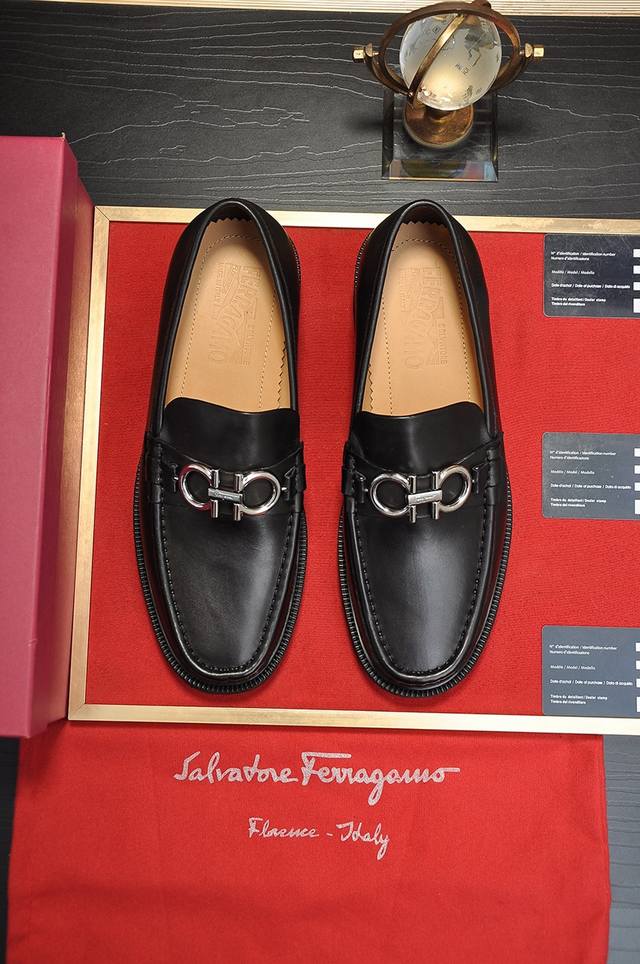 出厂价 Ferragamo 菲拉格幕 高端牛里 新款 Ferragamo* 顶级版本 菲拉格幕经典正装皮鞋！选用进口原版牛皮，内里头层舒适牛皮内里！原版耐磨橡胶