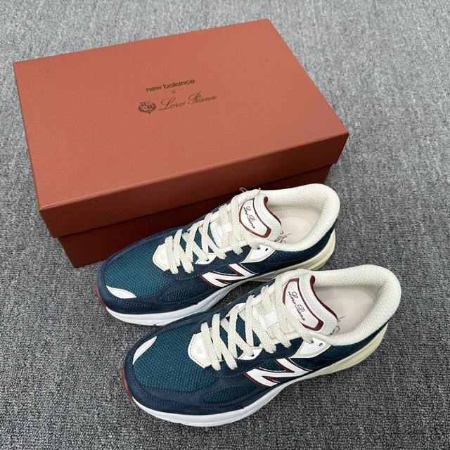 loro Piana联名new Balance 990V6联名款运动鞋！ 此番新品，Loro Piana为经典990系列注入全新灵感。定制高品质牛皮，定制订制进