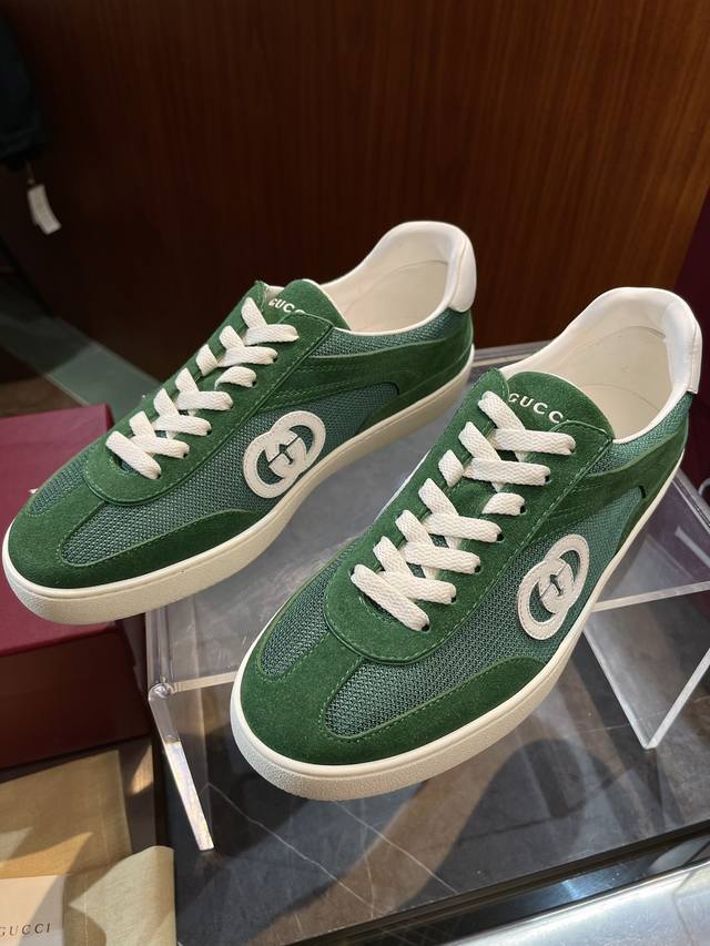 Gucci古驰互扣式双g运动鞋 Size；36~40.39~44 34.35.45.46可定制 作为gucci Lido系列的一部分， 这件单品从意大利海岸的夏