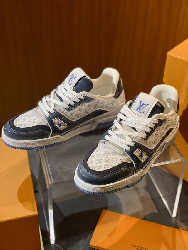 L家 男女同款trainer 运动鞋 Size；35~44 45.46定制 Trainer 运动鞋选用素面、在头层牛皮的基础上再二次创作 ，油画颜料，有如动画里