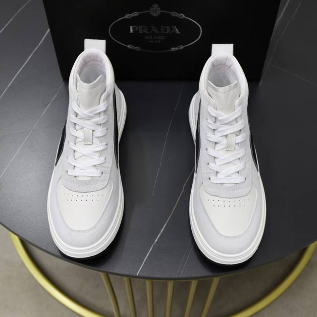 商品商标:Prada 普拉达 正码码数:38-44 45订做 商品材料:原版牛皮面料 舒适猪皮内里 轻便耐磨大底，男士时尚休闲鞋 跑步 运动鞋 尊贵奢侈品大牌元