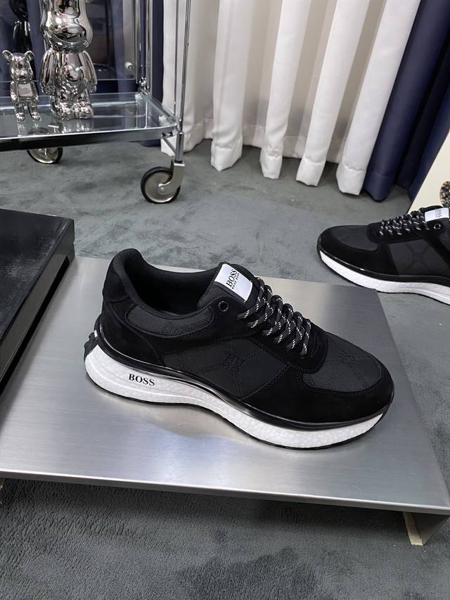 商品商标:Hugo Boss 运动鞋 正码码数:38-44 商品材料:Boss全新设计完美做工打造装柜品质，鞋面多种材质拼接，网布内里柔软舒适，橡胶大底超轻 耐