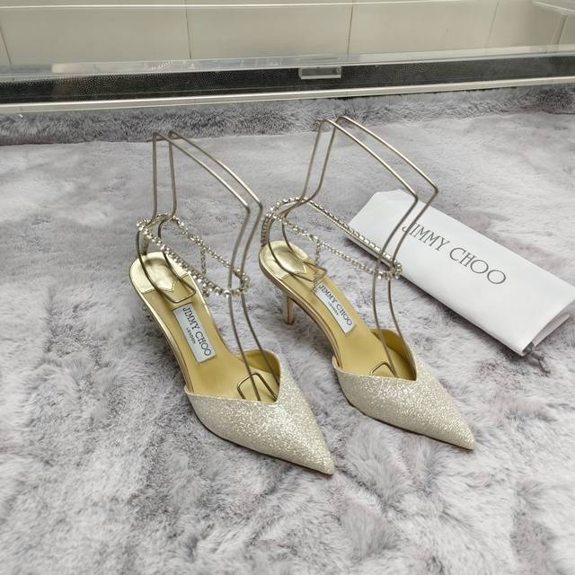 Jimmy Choo 女鞋y钻链条冰银闪粉女鞋 面料：进口冰银闪粉格利特 内里：进口意制小羊皮 超级柔软细腻 大底：进口意大利真皮底 码数：35～39 34、4