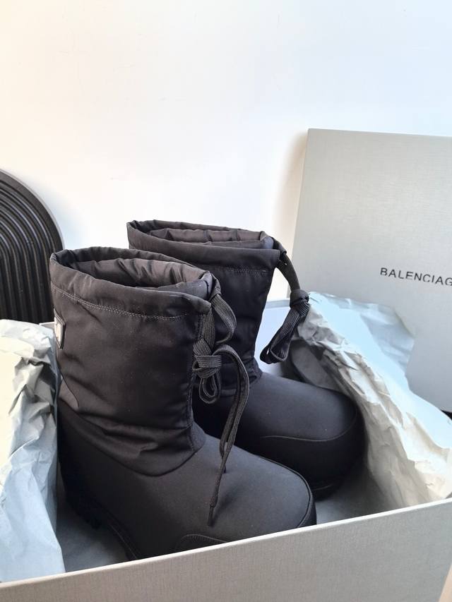 码数36-45 独家顶级 Balenciaga： 期待已久巴黎世家skiwer系列 黑.白极限版4W＋ 白色造型感强、黑色耐久度纠结呀 冻脚不存在的、这个冬天不