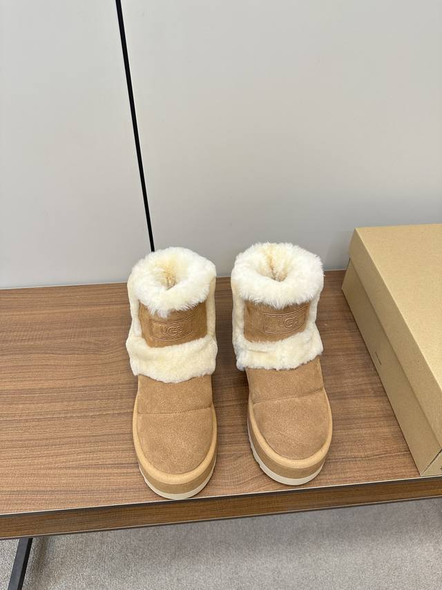 ugg24秋冬雪地靴 Ugg，时髦人都在穿雪地靴，内增3Cm，万人大秀的丑萌雪地靴重新翻红 看着巨无霸巨显瘦还暖和好穿！ Ins博主以及明星大爱品牌 面料：羊皮