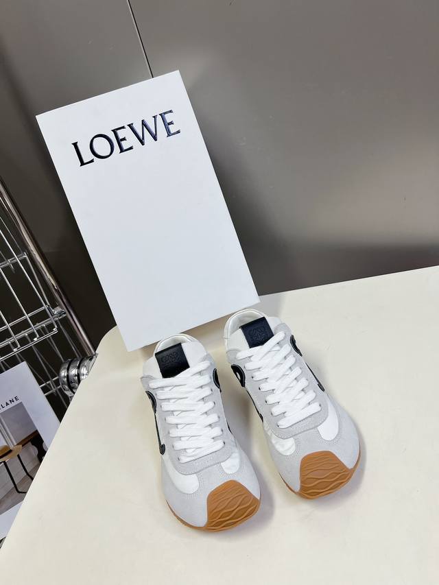 男装10 Loewe罗意威专柜同步2.0升级版 情侣款系列最新配色，阿甘鞋、德训鞋、运动鞋 小红书好物分享；实在是太美太好穿太舒服太百搭啦 鞋子很轻便，逛街暴走