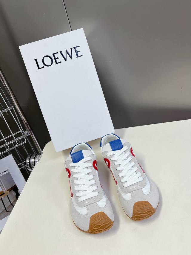 男装10 Loewe罗意威专柜同步2.0升级版 情侣款系列最新配色，阿甘鞋、德训鞋、运动鞋 小红书好物分享；实在是太美太好穿太舒服太百搭啦 鞋子很轻便，逛街暴走