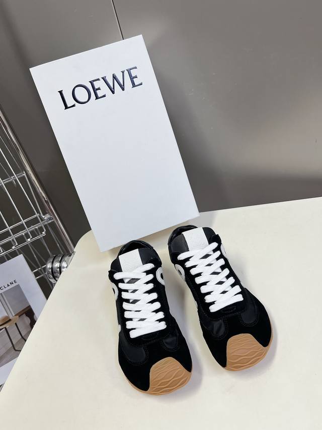 男装10 Loewe罗意威专柜同步2.0升级版 情侣款系列最新配色，阿甘鞋、德训鞋、运动鞋 小红书好物分享；实在是太美太好穿太舒服太百搭啦 鞋子很轻便，逛街暴走