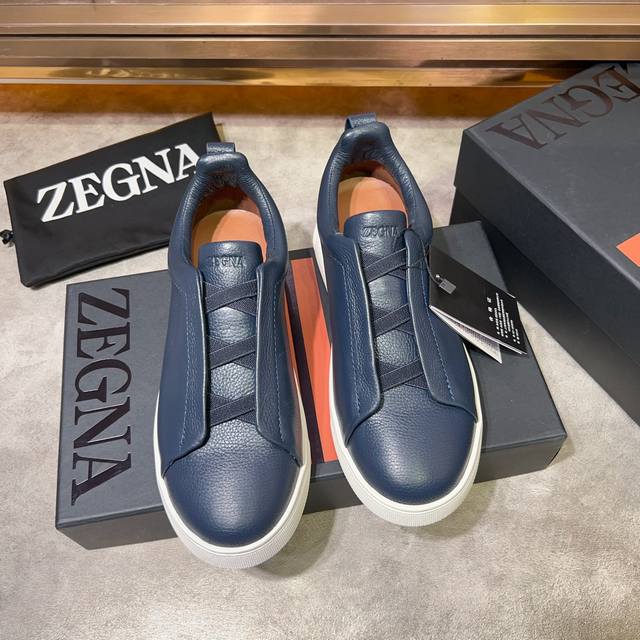 Ermenegildo Zegna 杰尼亚 光滑皮革 Tiziano 低帮运动鞋 这款tiziano 低帮运动鞋摔花纹牛皮制成，饰以丰富的工艺细节，如骆马红棕色