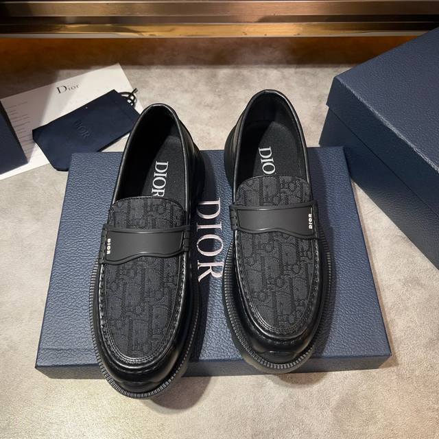 编码：Ys003848 迪奥 Dior Combat 乐福鞋 黑色光滑牛皮革和米色和黑色 Oblique 印花面料 2024Ss新款出货 搭配米色和黑色 Obl