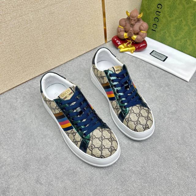 工厂价 Gucci 古奇官网男士休闲鞋同步款，鞋面选用牛皮配进口新品牌元素 古奇，彰显不俗的气息，设计简约套脚款型 超级百搭 内里皮，气垫橡胶大底 ，2个颜色可