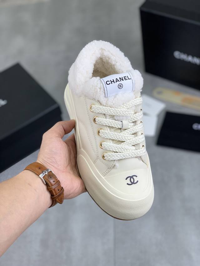 工厂价 实价 高品质 Chanel 24K 秋冬专柜新款 天花板顶级品质 这款靴子真的是小个子福星，厚底5Cma 更精致一点 菱格，显腿瘦，关键是上脚很舒服 鞋