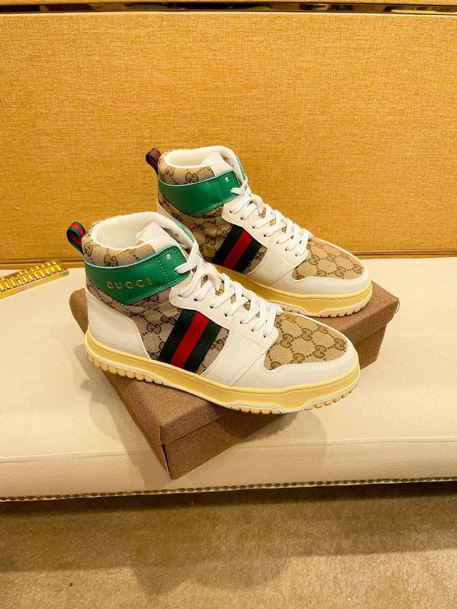 工厂价 Gucci 古奇 高帮 2024新款精心打造，引爆全场！不断创新的国际品牌 此款男士四季高帮休闲鞋，原版版本，鞋面采用牛皮面料 ，皮垫脚真爆超轻防滑大底