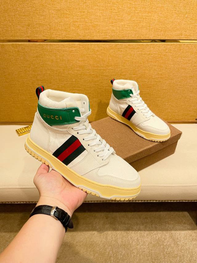 工厂价 Gucci 古奇 高帮 2024新款精心打造，引爆全场！不断创新的国际品牌 此款男士四季高帮休闲鞋，原版版本，鞋面采用牛皮面料 ，皮垫脚真爆超轻防滑大底